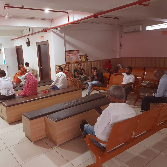 Patient waiting area at Divyana Health in Patna, comfortable seating and modern facilities for patients
